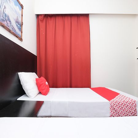 Hotel Sri Sutra - Sungai Buloh Петалінг-Джая Екстер'єр фото